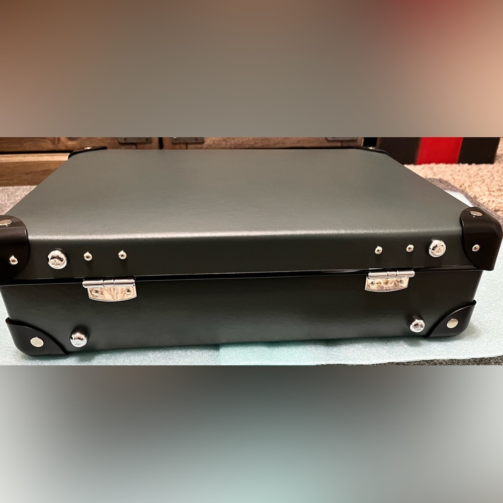 Globe Trotter ,NO TIME TO DIE LUGGAGE COLLECTION Attaché, Limited edition $ 2445 - Picture 7 of 16